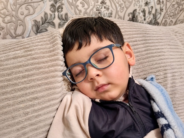 Adriánko sa narodil zdravý, no ťažká choroba mu vzala pohyb aj zrak.