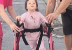 Natálka má štyri roky a každý deň bojuje s bolesťou. Jej mamka nestráca nádej ani na chvíľu.